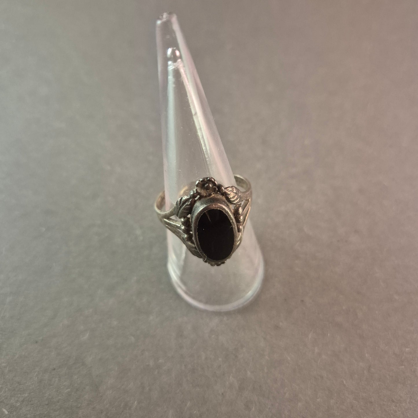 Vintage Silberring mit schwarzem Stein – Filigrane Handwerkskunst