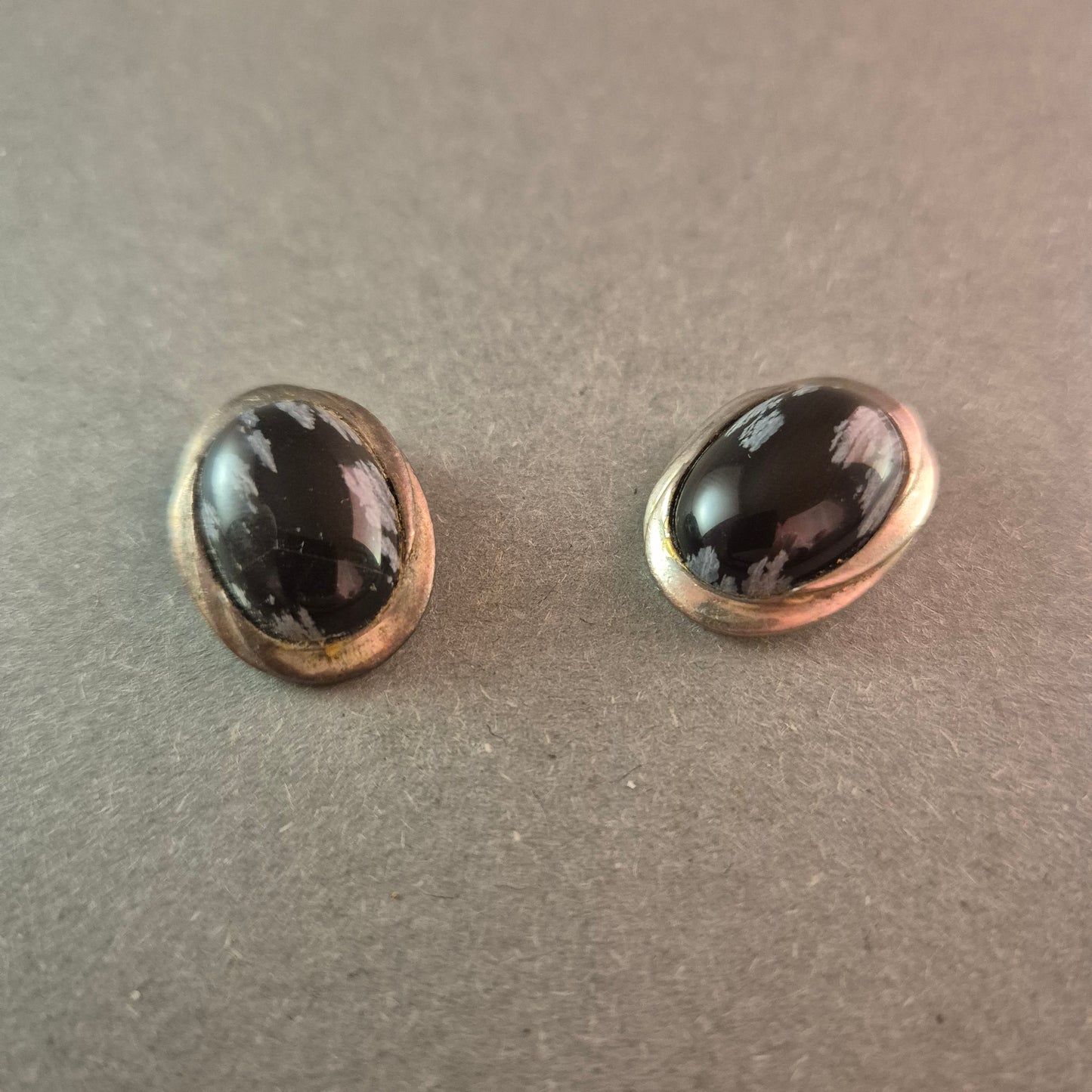 Vintage Ohrclips mit Schneeflockenobsidian – Zeitlose Eleganz