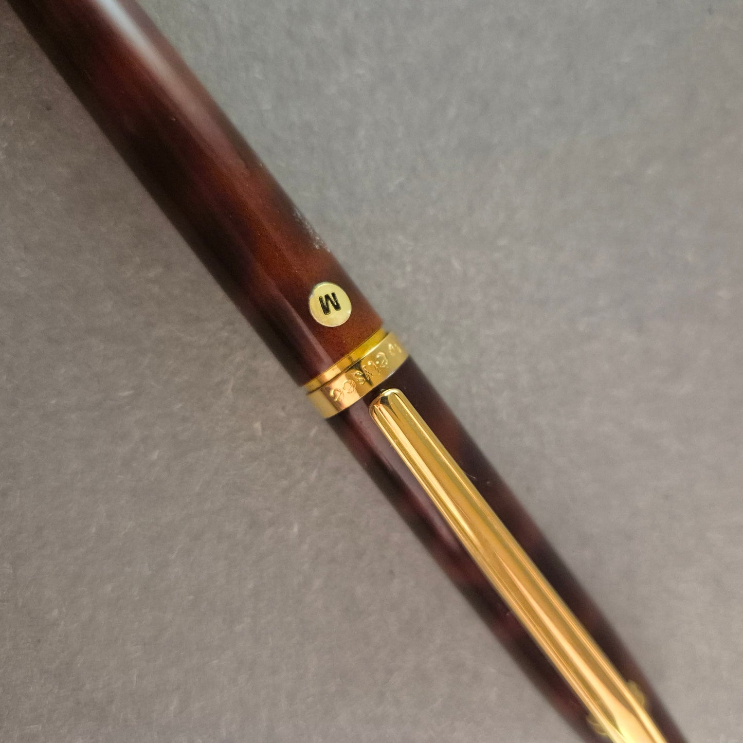 Elysée Füllfederhalter – Elegante Schreibkultur mit goldenen Akzenten