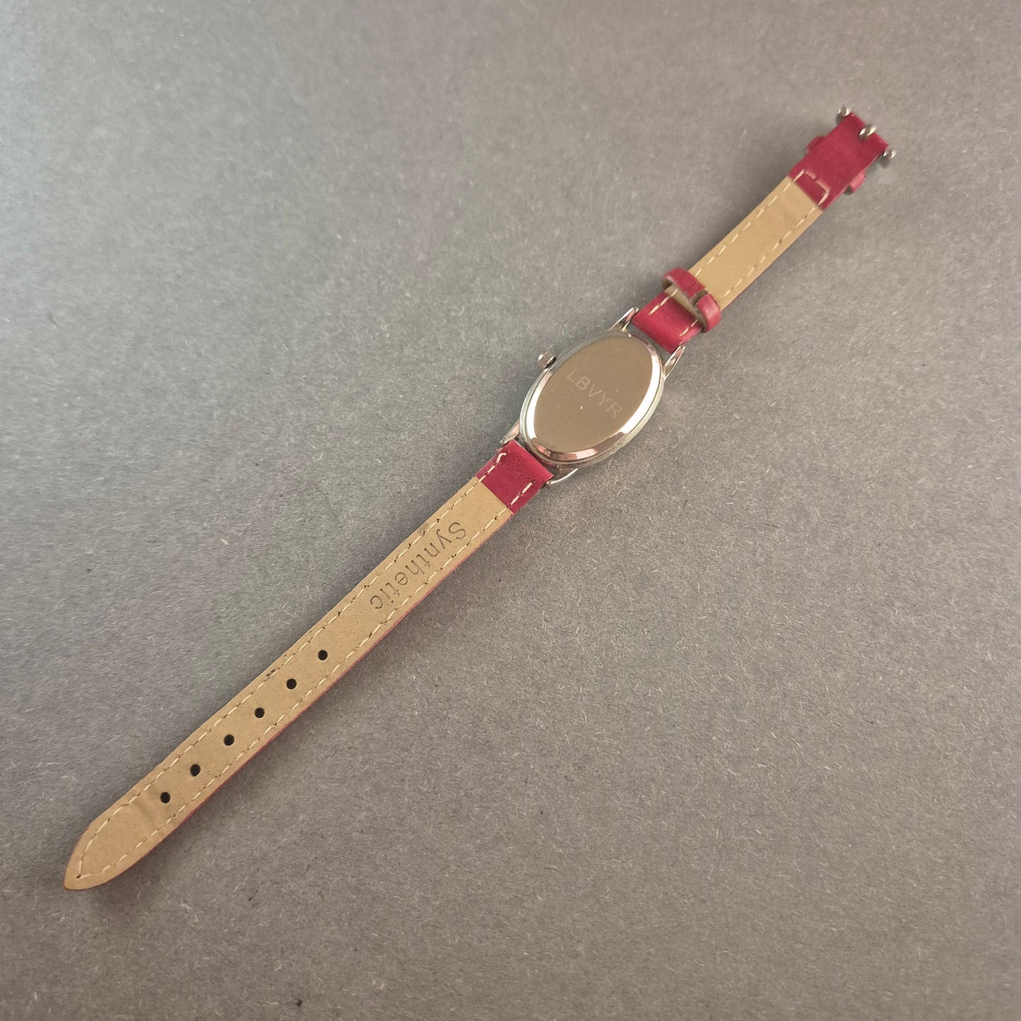 Daniel Hechter Damenuhr – Elegantes Design mit rotem Lederarmband