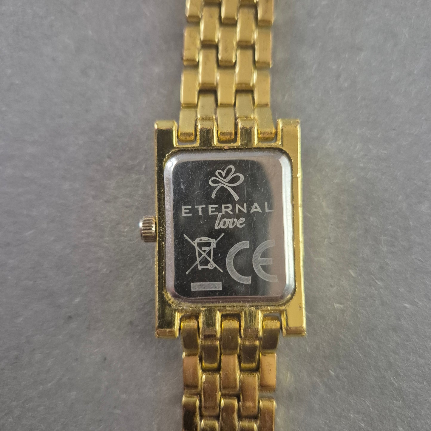 Eternal Love Damenarmbanduhr – Vergoldetes Design mit rechteckigem Zifferblatt