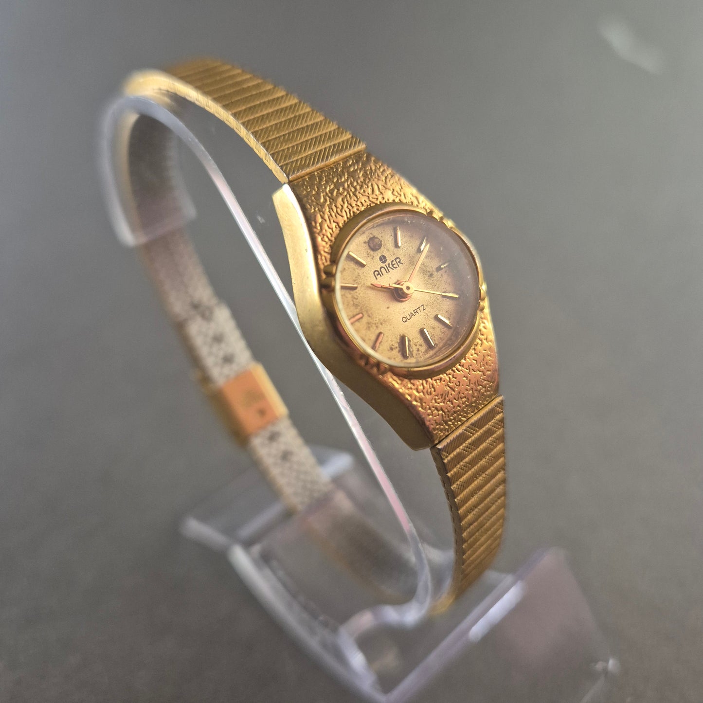 Anker Armbanduhr – Elegantes Vintage-Design in Gold