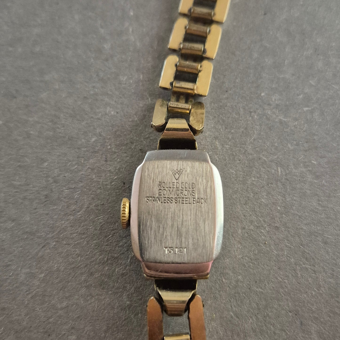 Zentra Vintage Armbanduhr – Elegantes Design mit 15 Rubis Werk