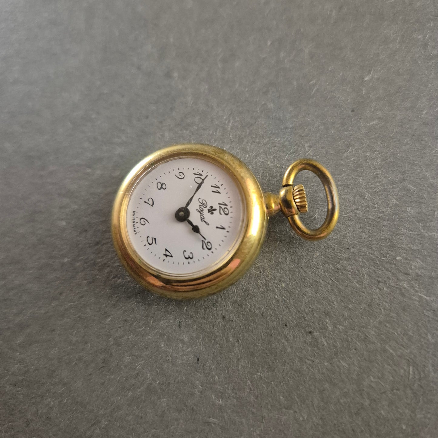 Royal Schweizer Taschenuhr – Elegantes Vintage-Design in Goldoptik