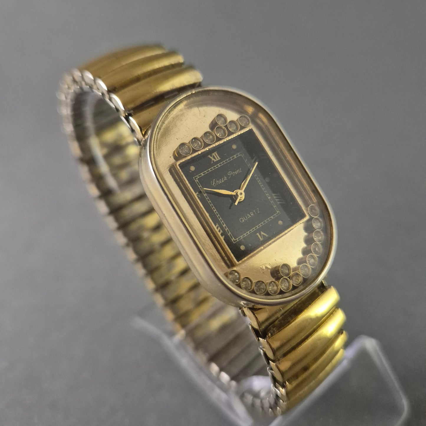 Elegante Check Point Damenarmbanduhr – Goldfarben mit funkelnden Steinen