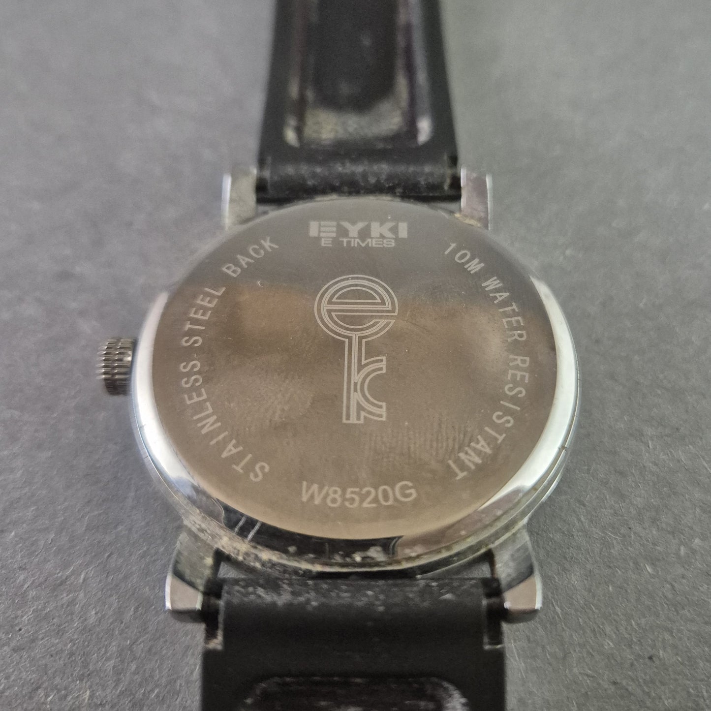 Eyki Herrenarmbanduhr – Futuristisches Design mit Quarzwerk