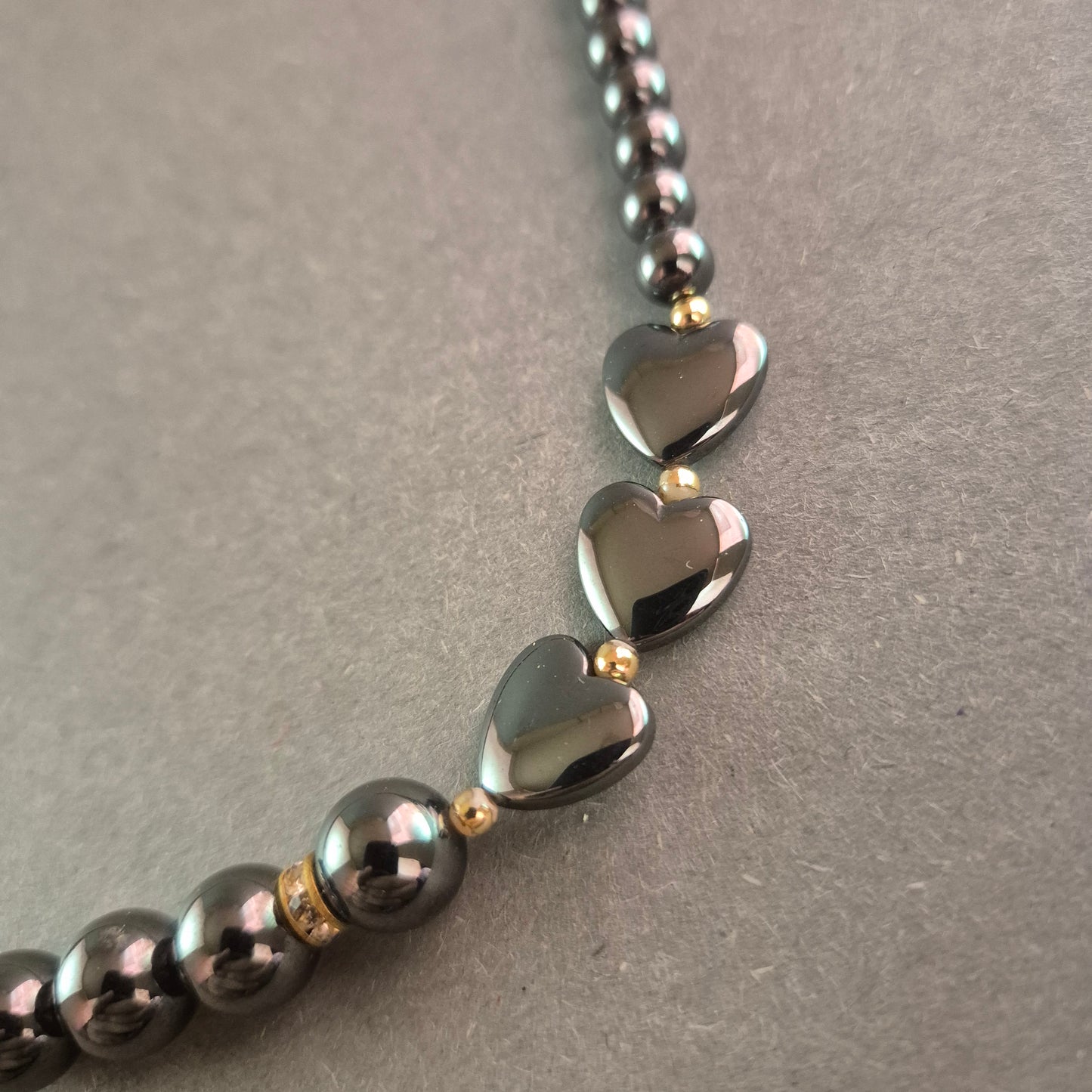 Elegante Hämatit-Halskette mit Herz-Design – Stilvoll und Modern