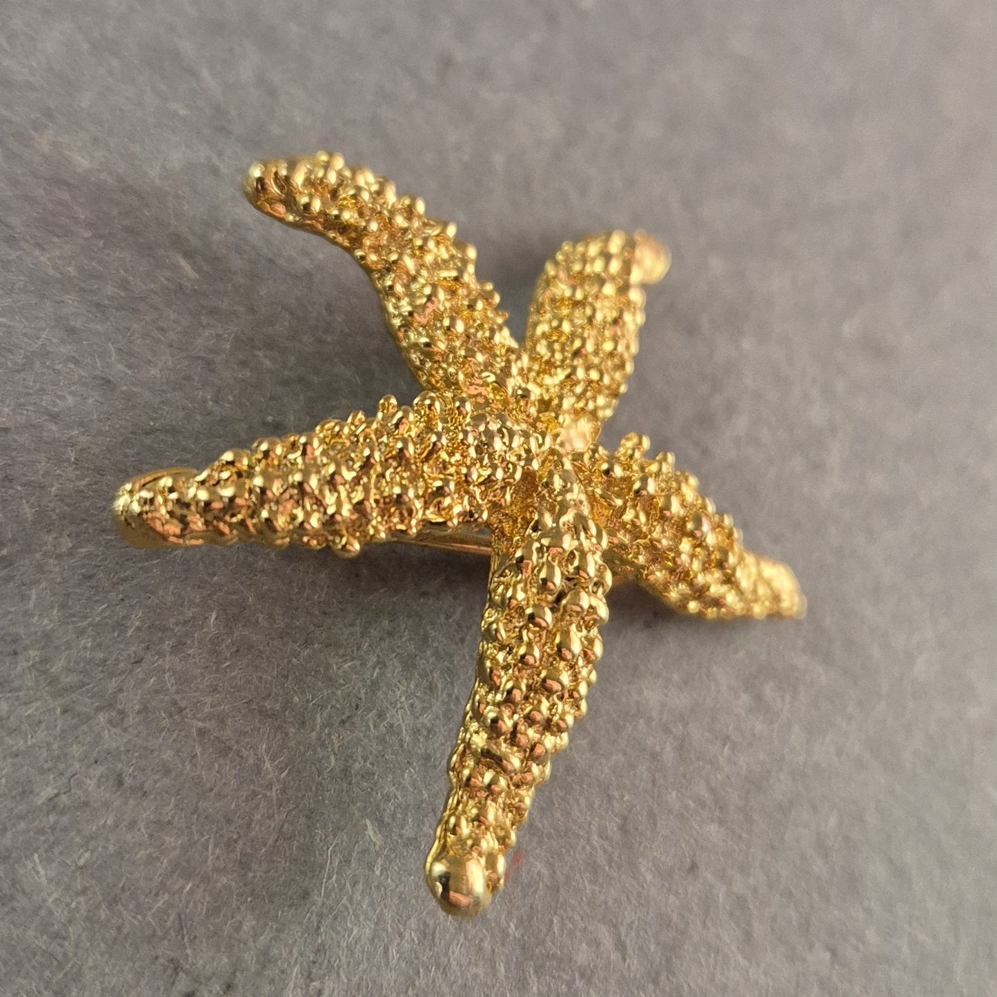 Goldene Seestern-Brosche – Maritimer Vintage-Chic