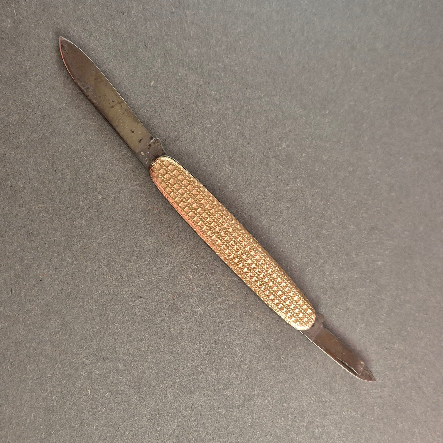 Vintage Taschenmesser mit Goldoptik – Edles Design für Sammler