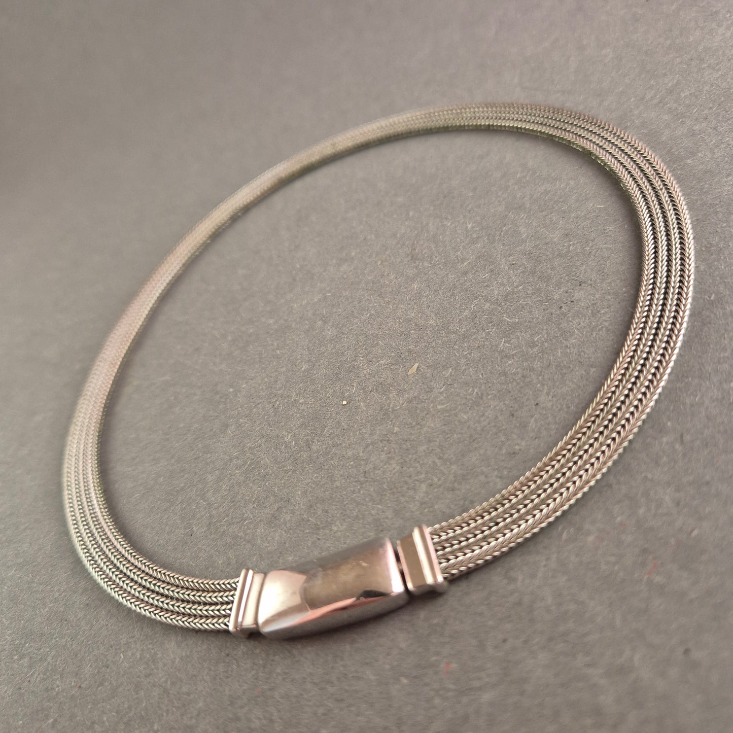 Silber-Halskette mit geflochtenem Design Zeitlose Schönheit für jeden Anlass