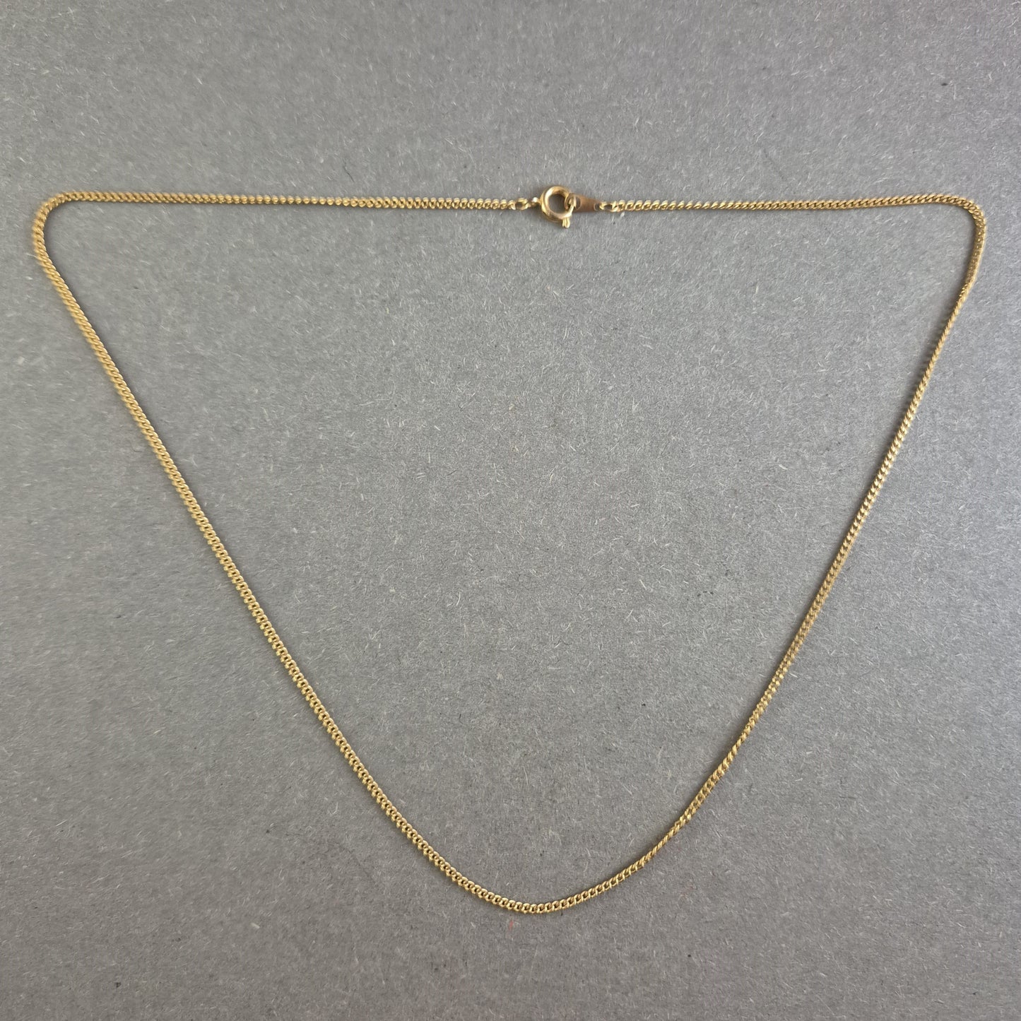 Feine goldfarbene Halskette – Klassisches Design für jeden Anlass