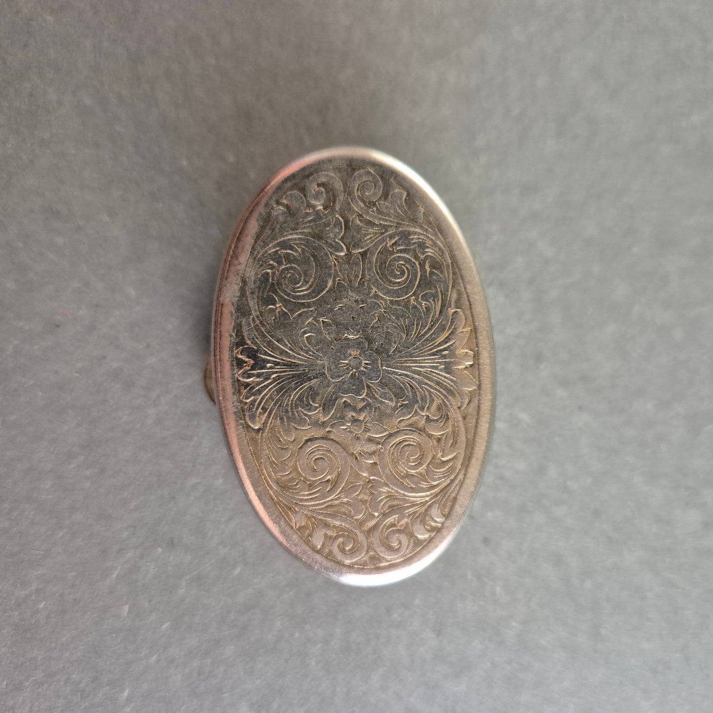 Antike Pillendose – Verspieltes Design mit Vogelmotiv