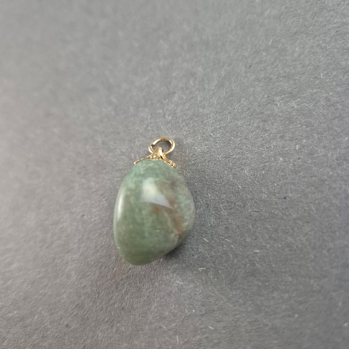 Vintage Aventurin-Anhänger – Natürliche Schönheit mit Goldfassung