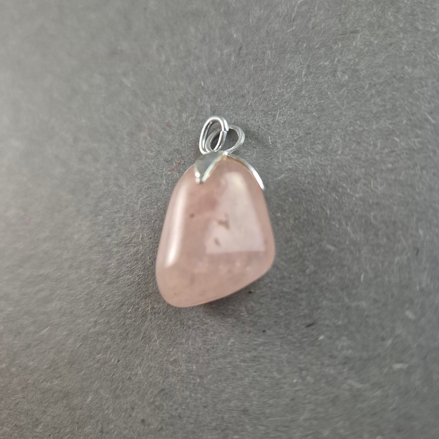 Vintage Rosenquarz-Anhänger – Sanfte Eleganz mit Silberfassung