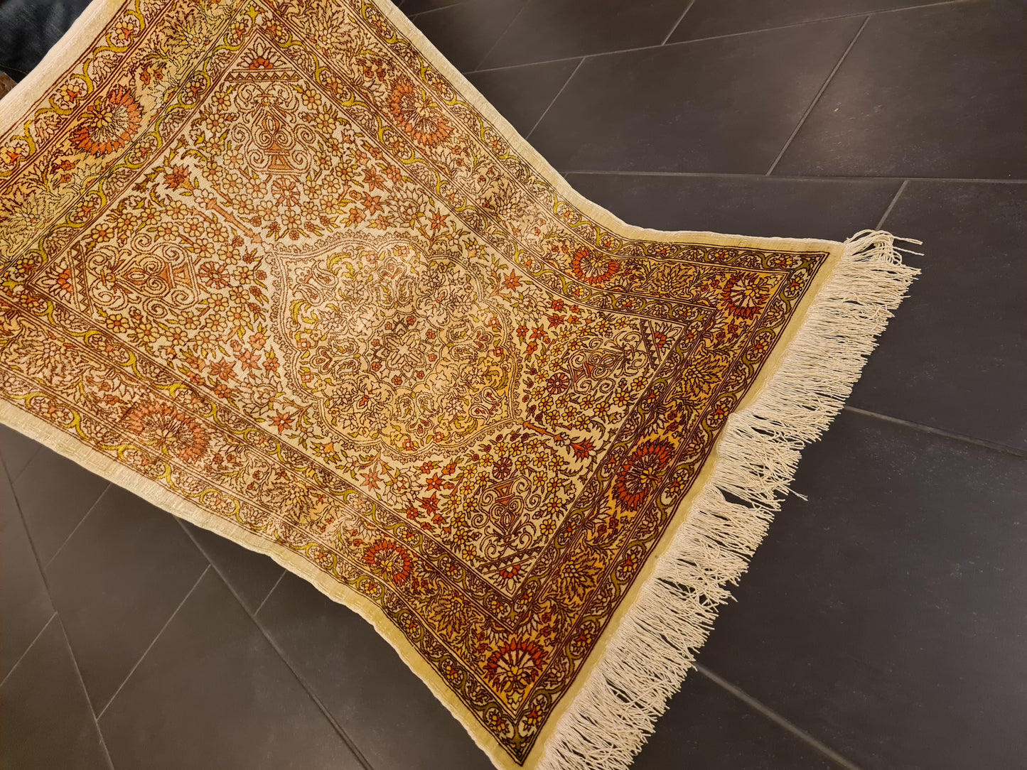 Handgeknüpfter Seidenteppich Orientteppich Hereke Signiert 108x70cm