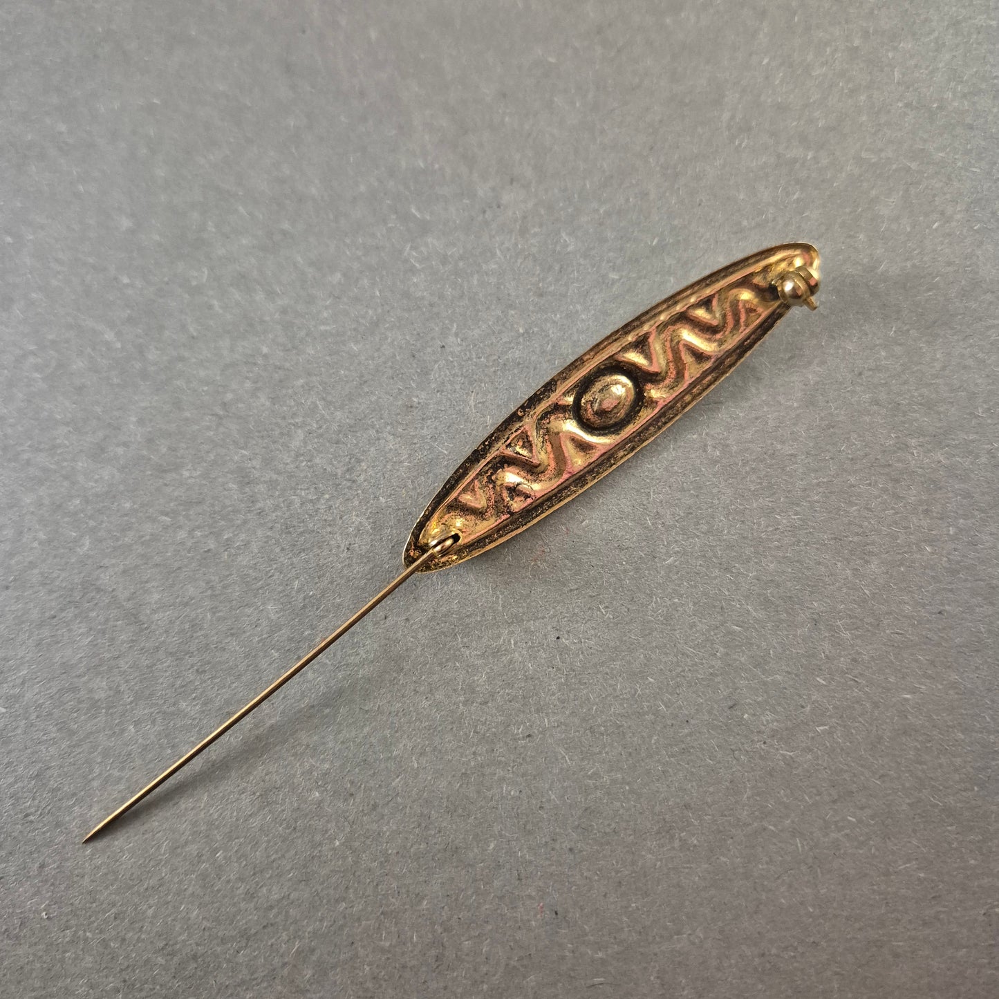 Elegante Vintage-Hutnadel mit bunten Strasssteinen – Jugendstil inspiriert