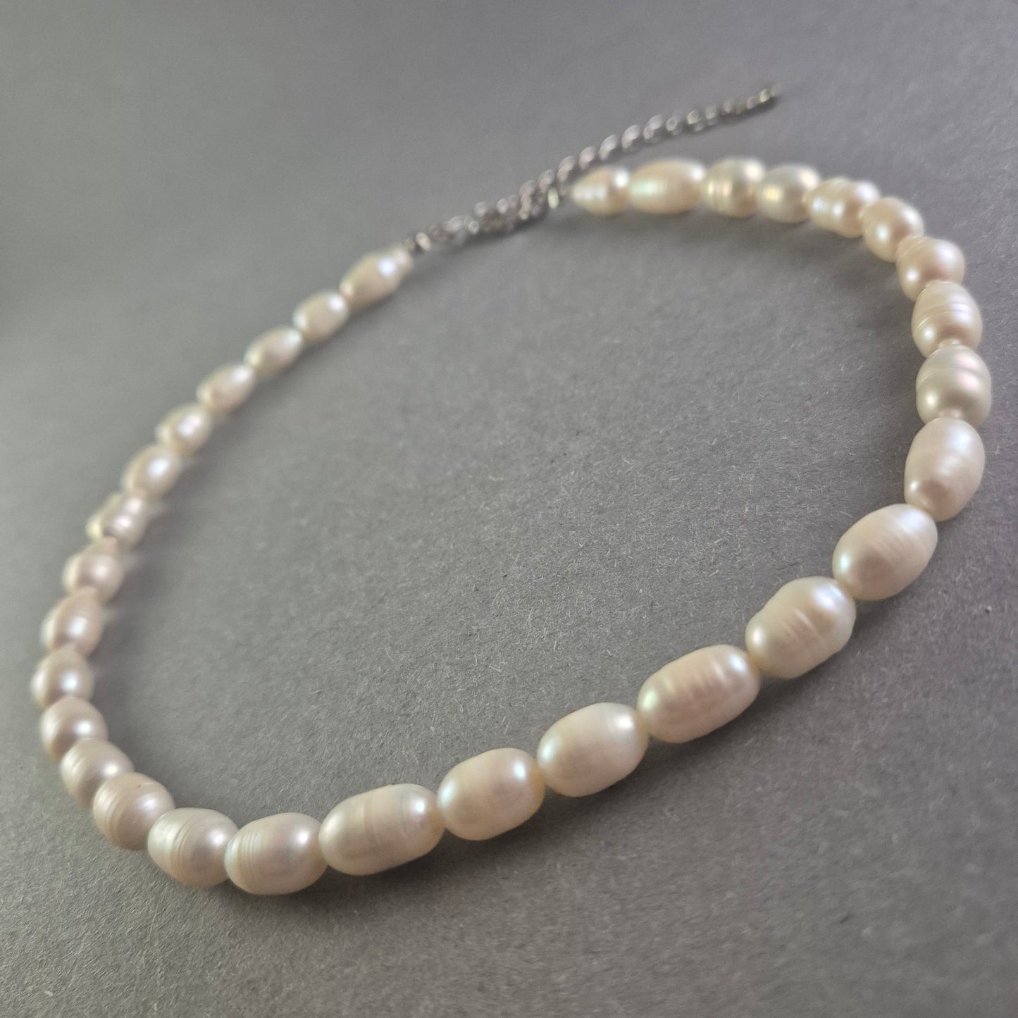 Perlenkette im klassischen Stil Zeitloses Schmuckstück für jeden Anlass