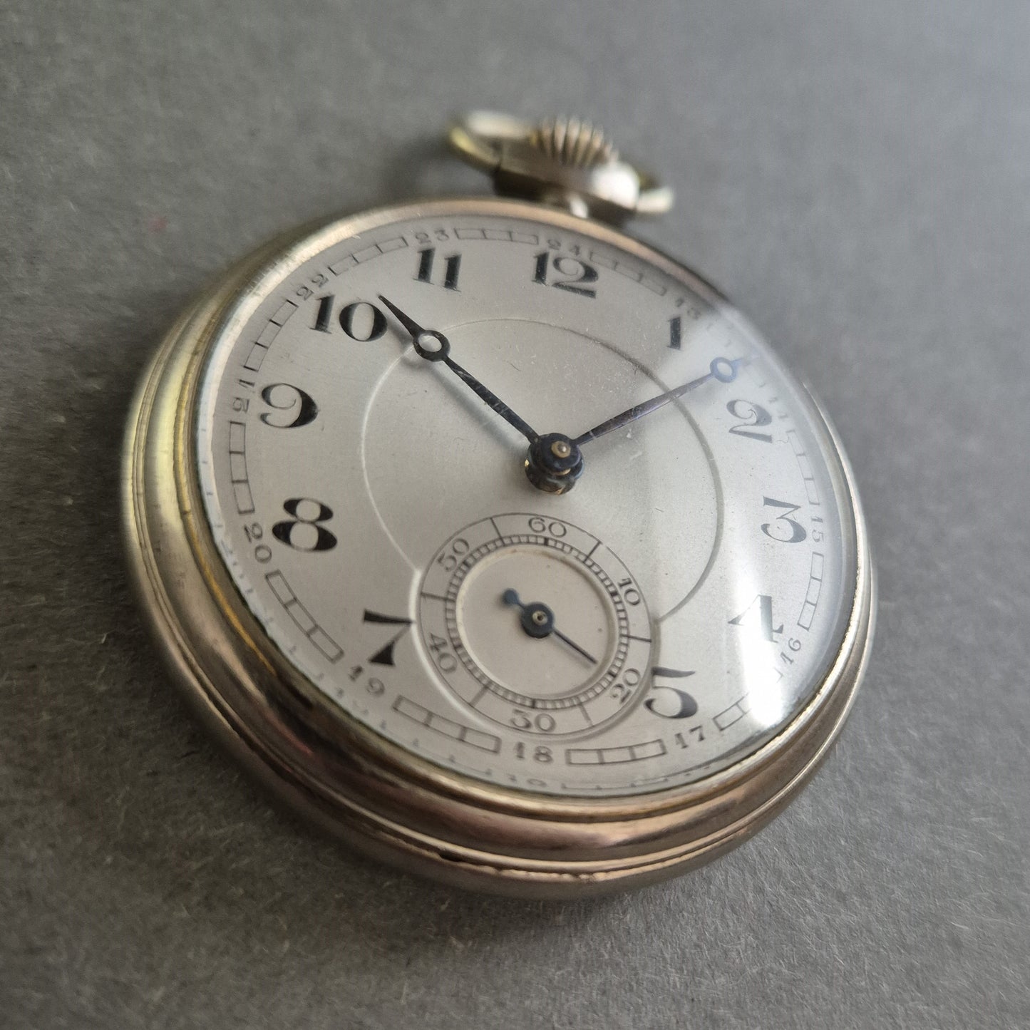 Antike Taschenuhr Herrenuhr – Klassisches Design mit Guillochiertem Gehäuse