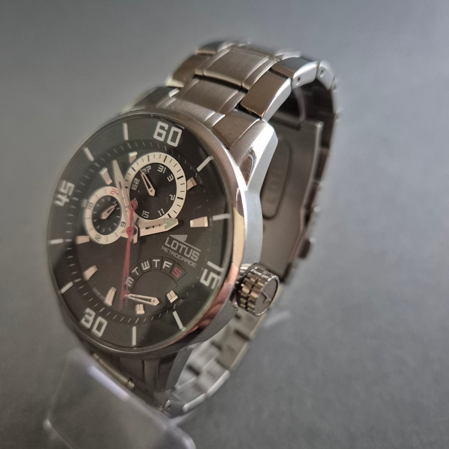 Lotus Uhr Herrenarmbanduhr Retrograde Design trifft auf sportliche Raffinesse