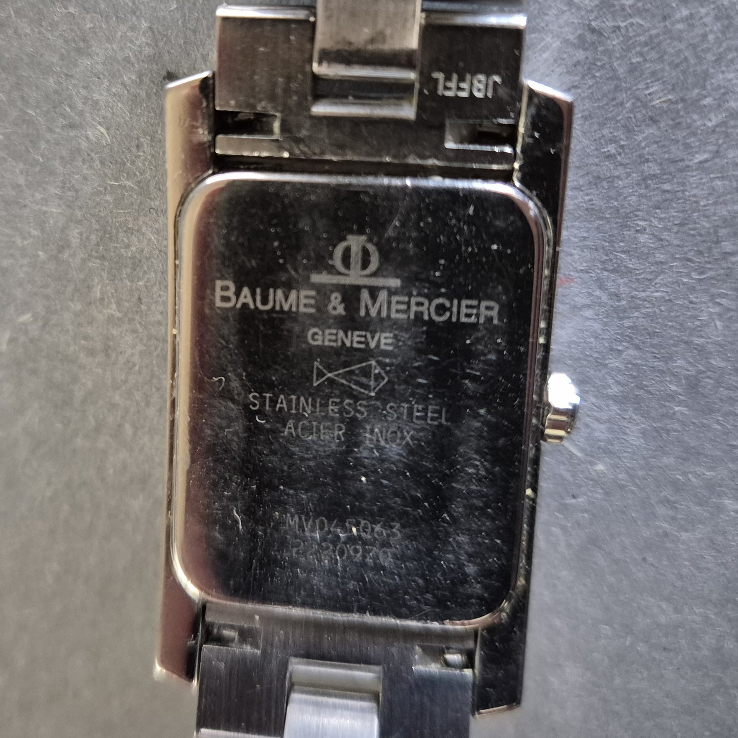 Uhr Herrenarmbanduhr Baume & Mercier Klassiker mit rechteckigem Gehäuse