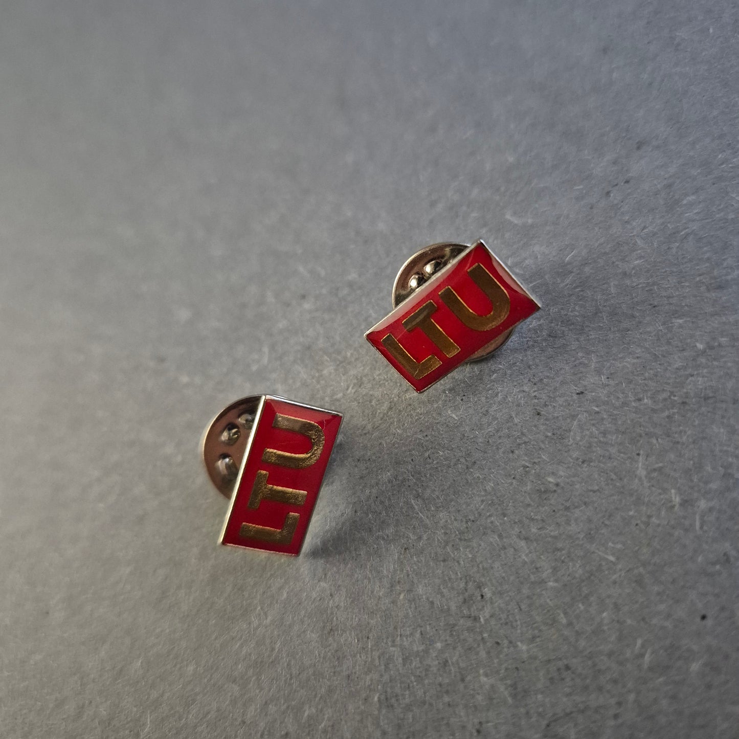 Vintage LTU Pin – Airline-Sammlerstück im Retro-Stil