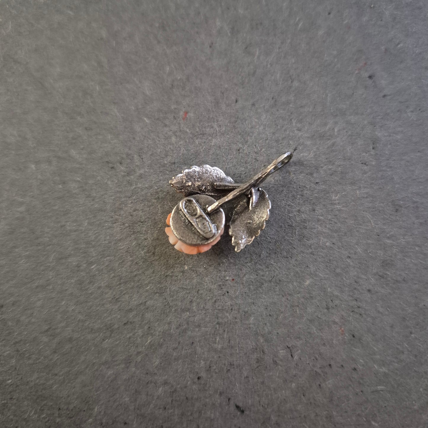 Feiner Silberanhänger mit Rosenmotiv – Romantischer Charme im Vintage-Stil