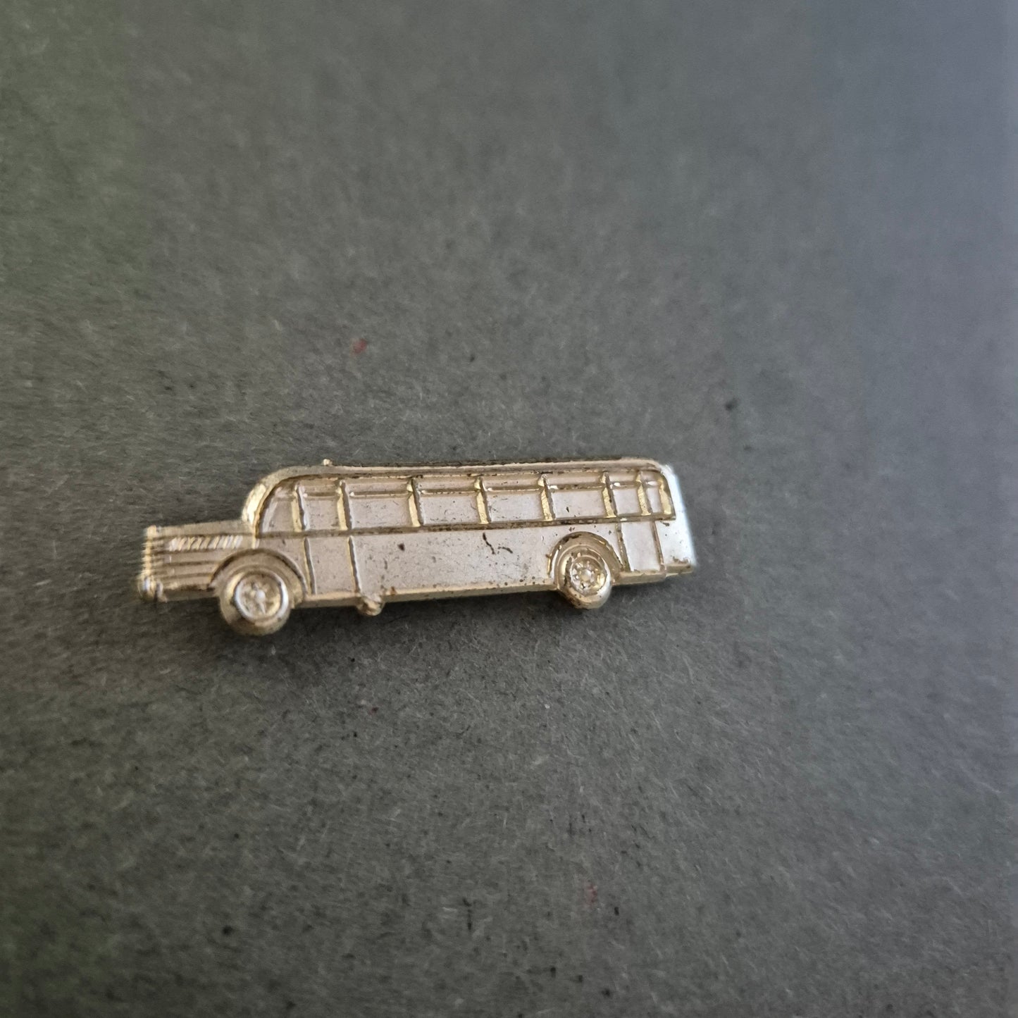 Silberne Bus Anstecknadel Vintage-Sammlerstück für Liebhaber