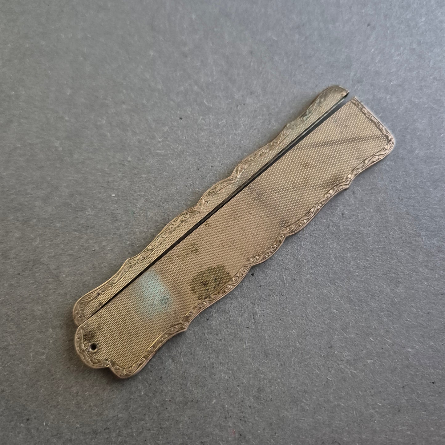 Antike Maniküre-Feile im Klappdesign – versilbert & fein verziert