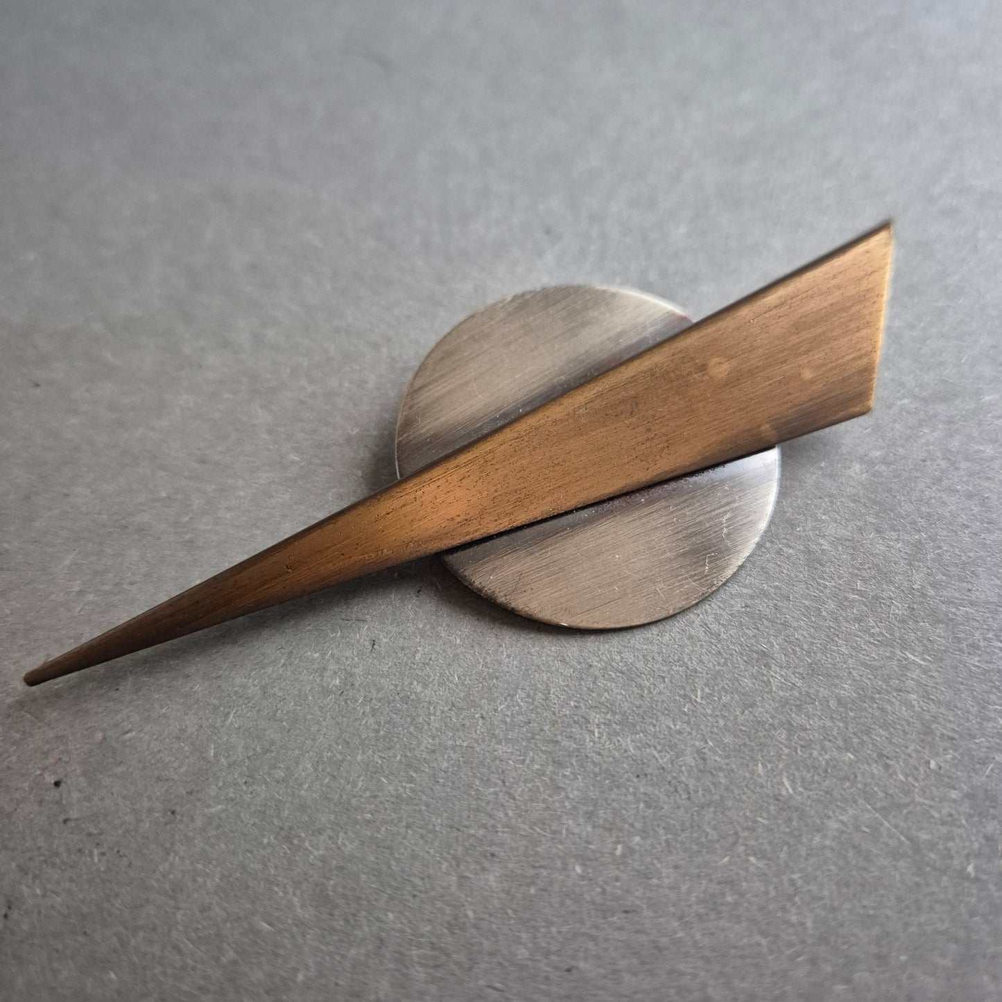 Vintage Brosche im Bauhaus-Stil – Geometrisches Design in Metalloptik