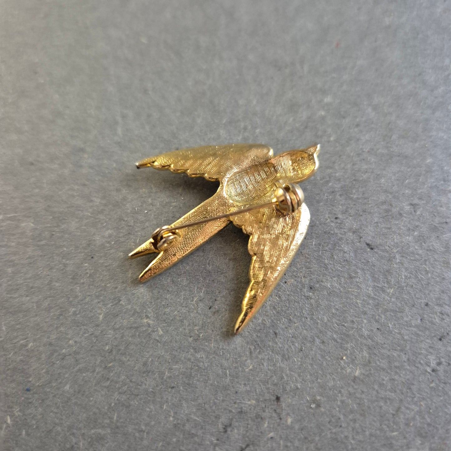 Vogel-Brosche mit Emaille & Strass – Goldblauer Vintage-Charme