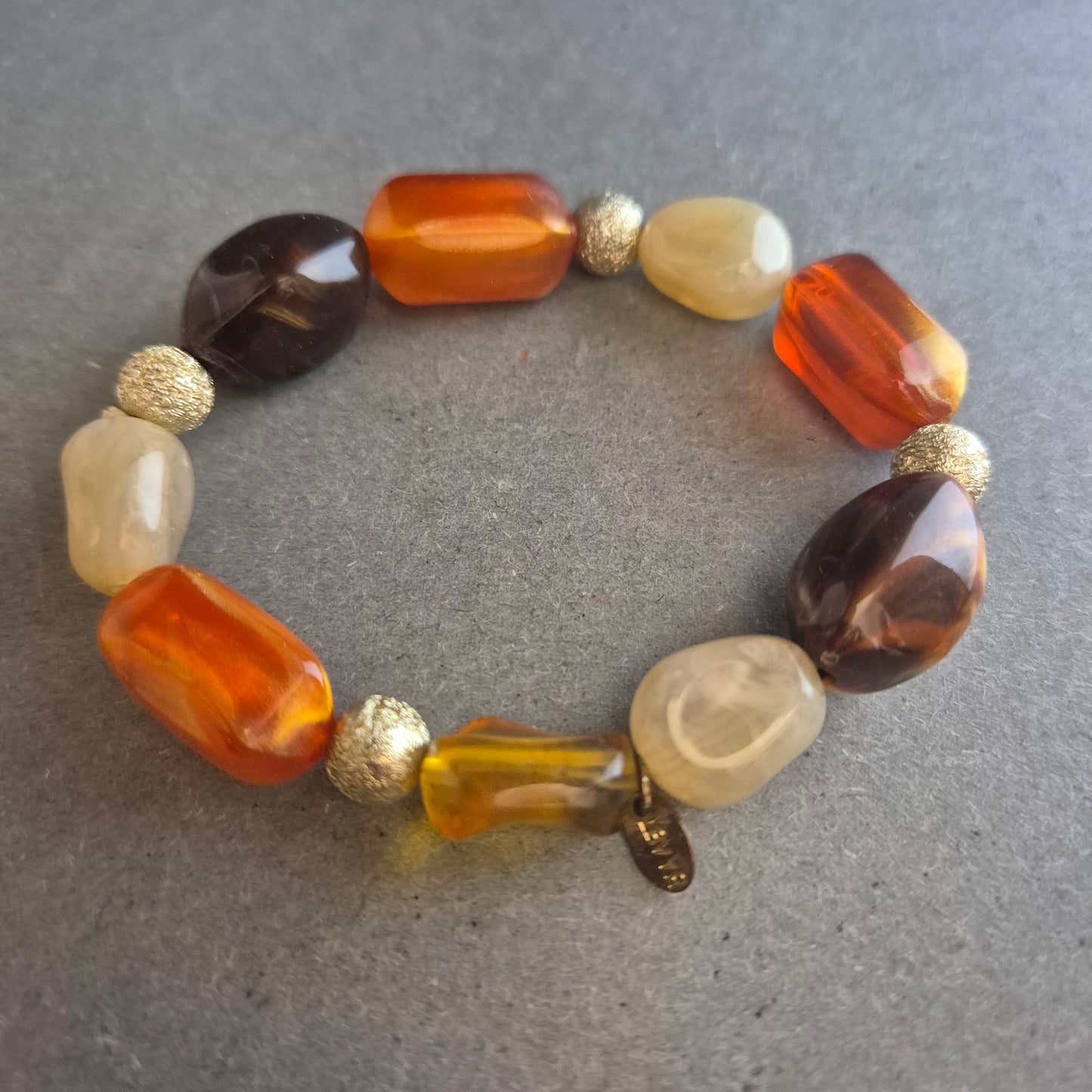 Buntes LEVAR Armband – Natürlicher Look mit Bernstein-Optik