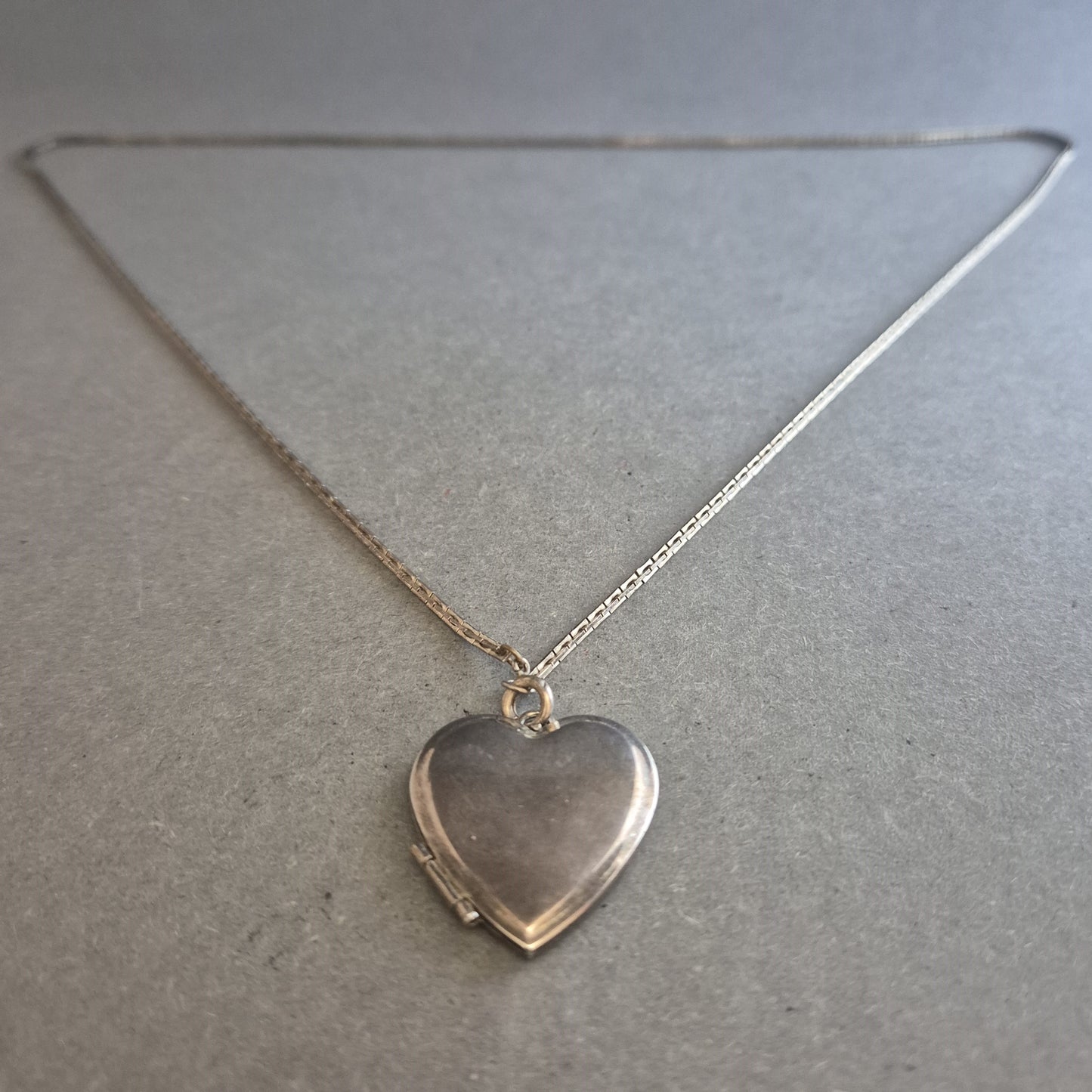 Vintage Herz-Medaillonkette aus Silber – Zeitlose Romantik zum Öffnen