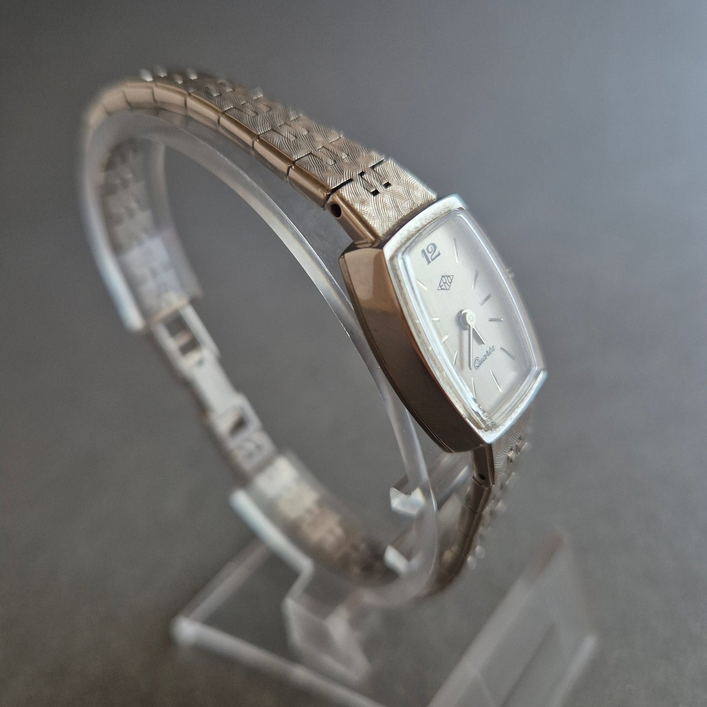 Vintage ERO Damenarmbanduhr – Schlichte Eleganz im Retro-Look