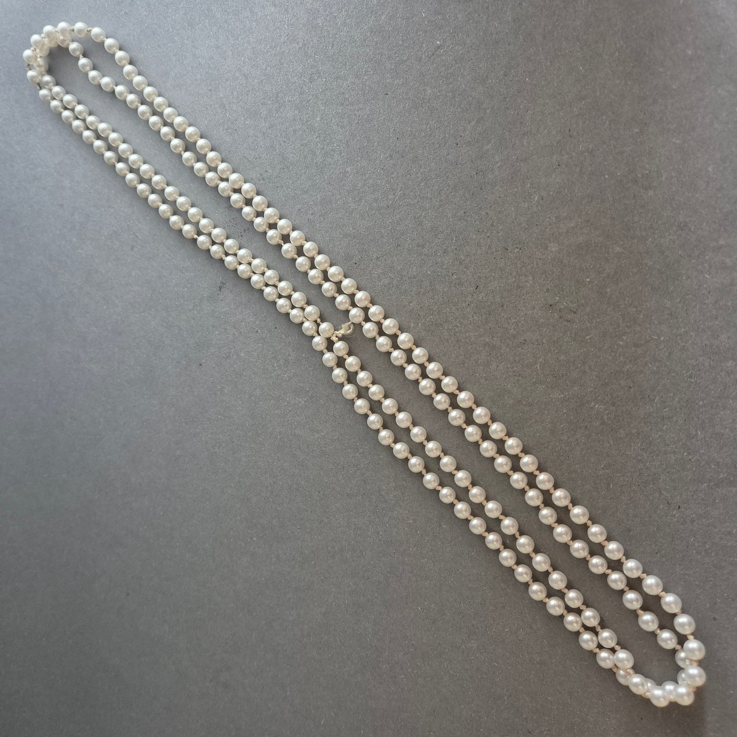 Elegante doppelte Perlenkette – Klassischer Chic für stilvolle Auftritte