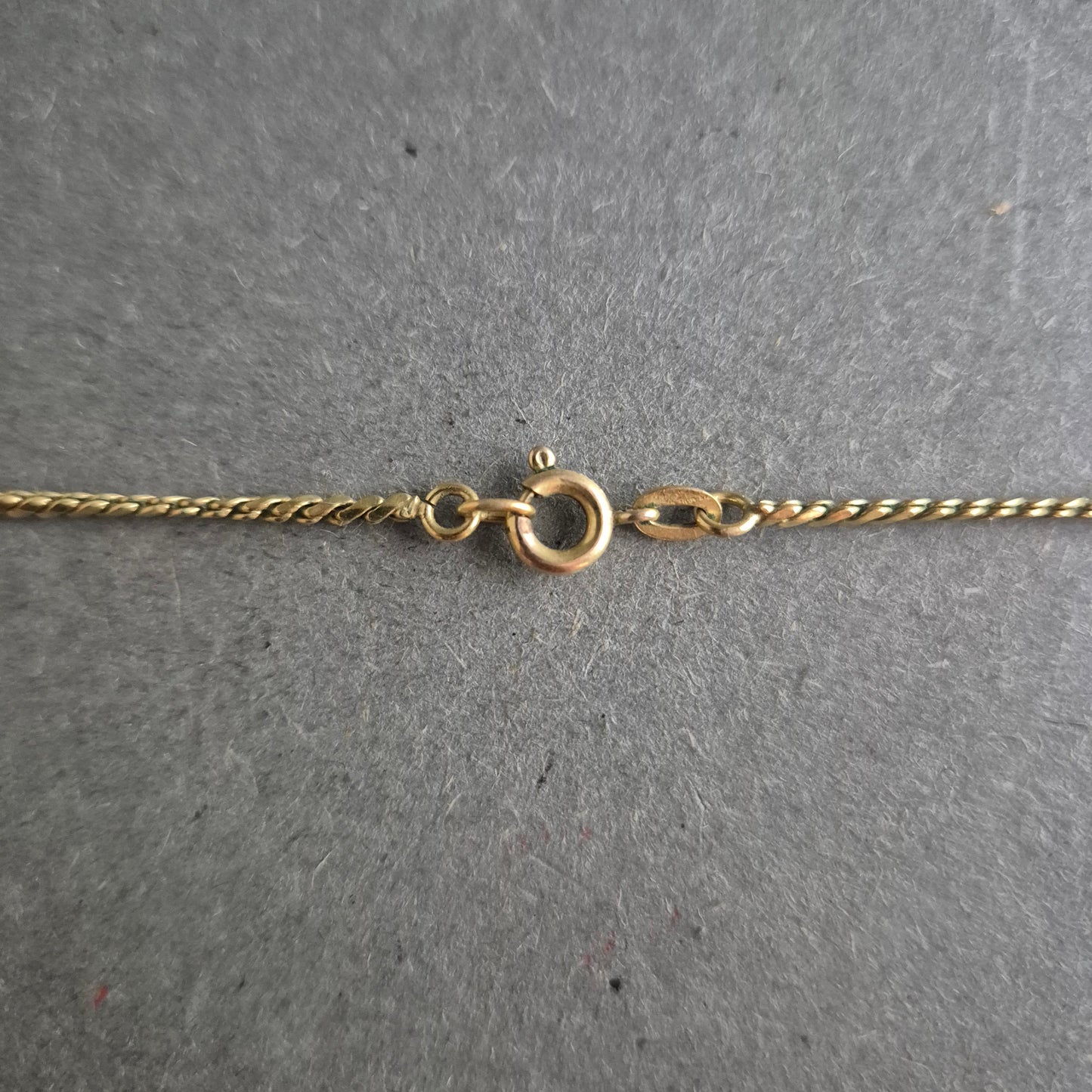 Zarte Halskette mit Amethyst-Tropfen – Eleganter Anhänger in Goldoptik