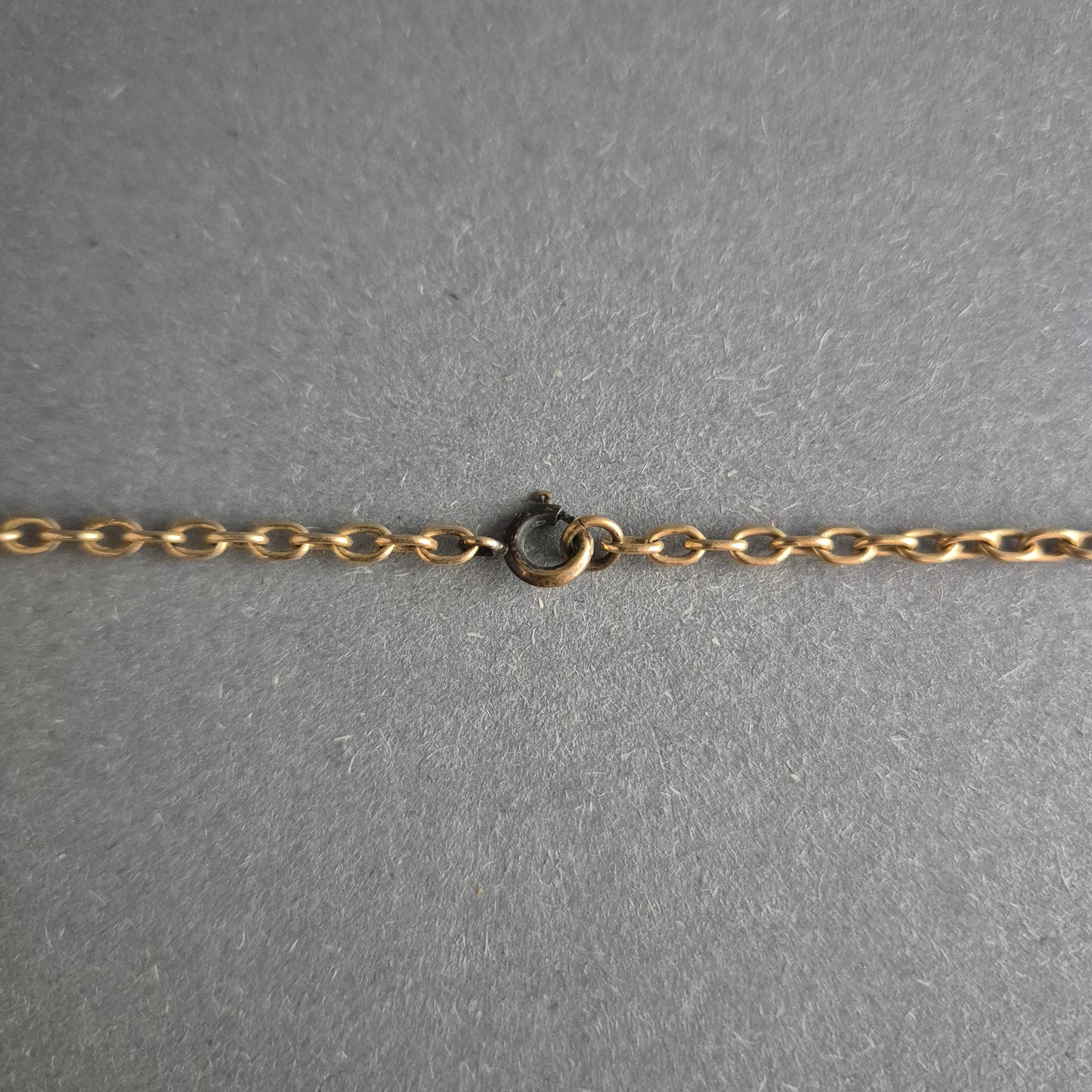 Vergoldete Halskette mit Rosenanhänger – Romantisches Design in Vintage-Optik