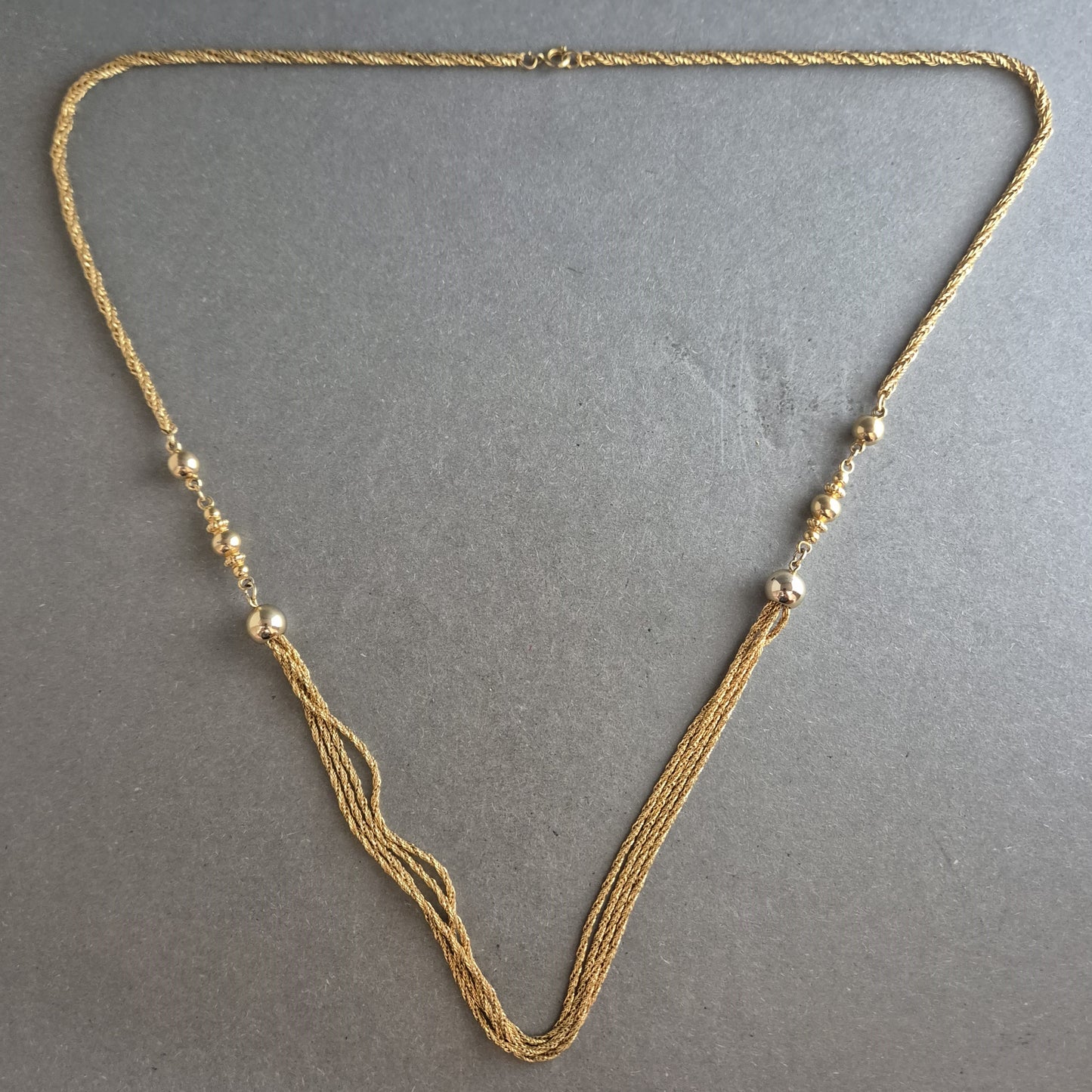 Mehrsträngige vergoldete Halskette mit Kugeldetails – Eleganter Vintage-Look