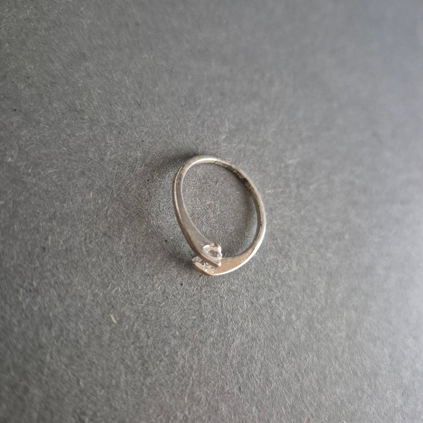 Filigraner Silberring mit Zirkonia – Zeitlose Eleganz in offener Form