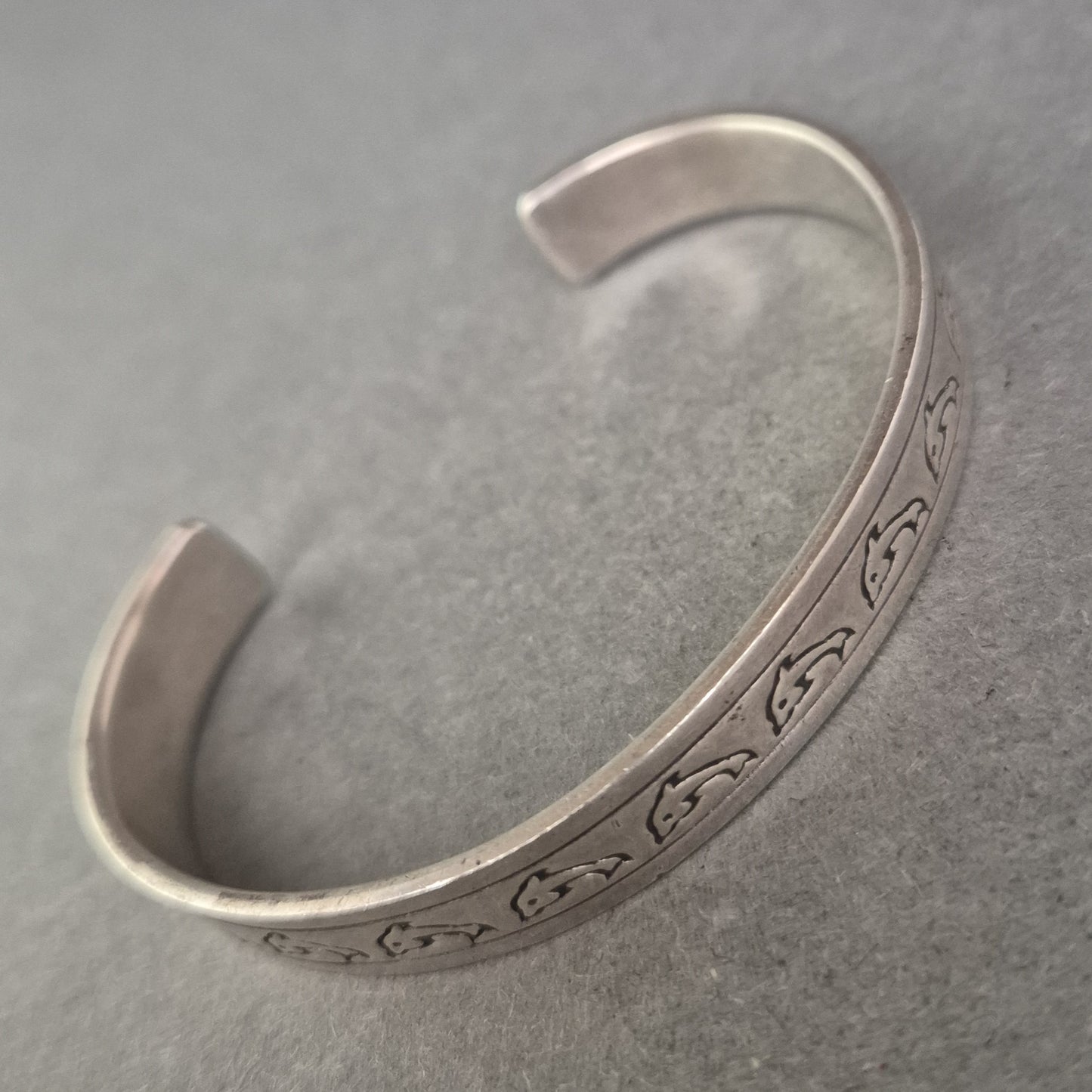 925er Silber Armreif mit Delphin-Motiv – Offenes Design, 30 g schwer