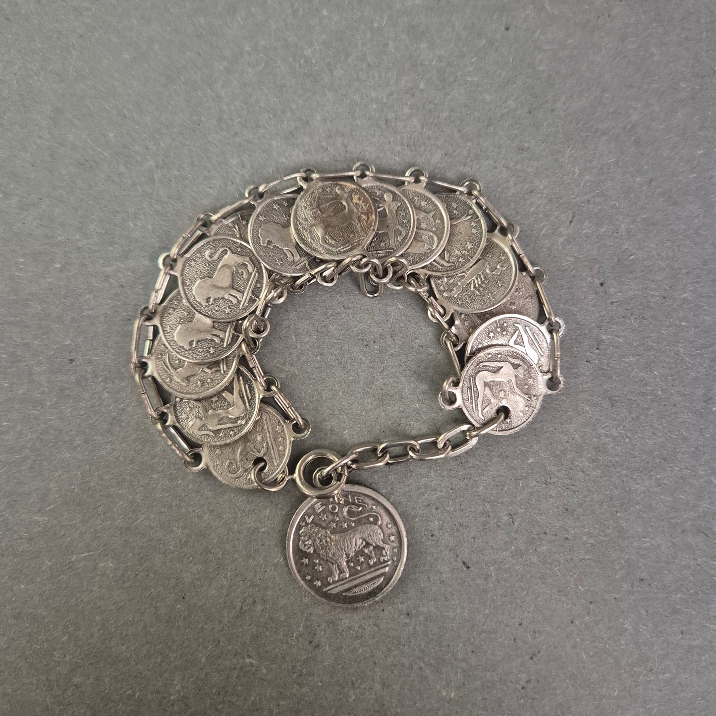 Silberarmband mit Tierkreiszeichen – 26 g Charme im Vintage-Look