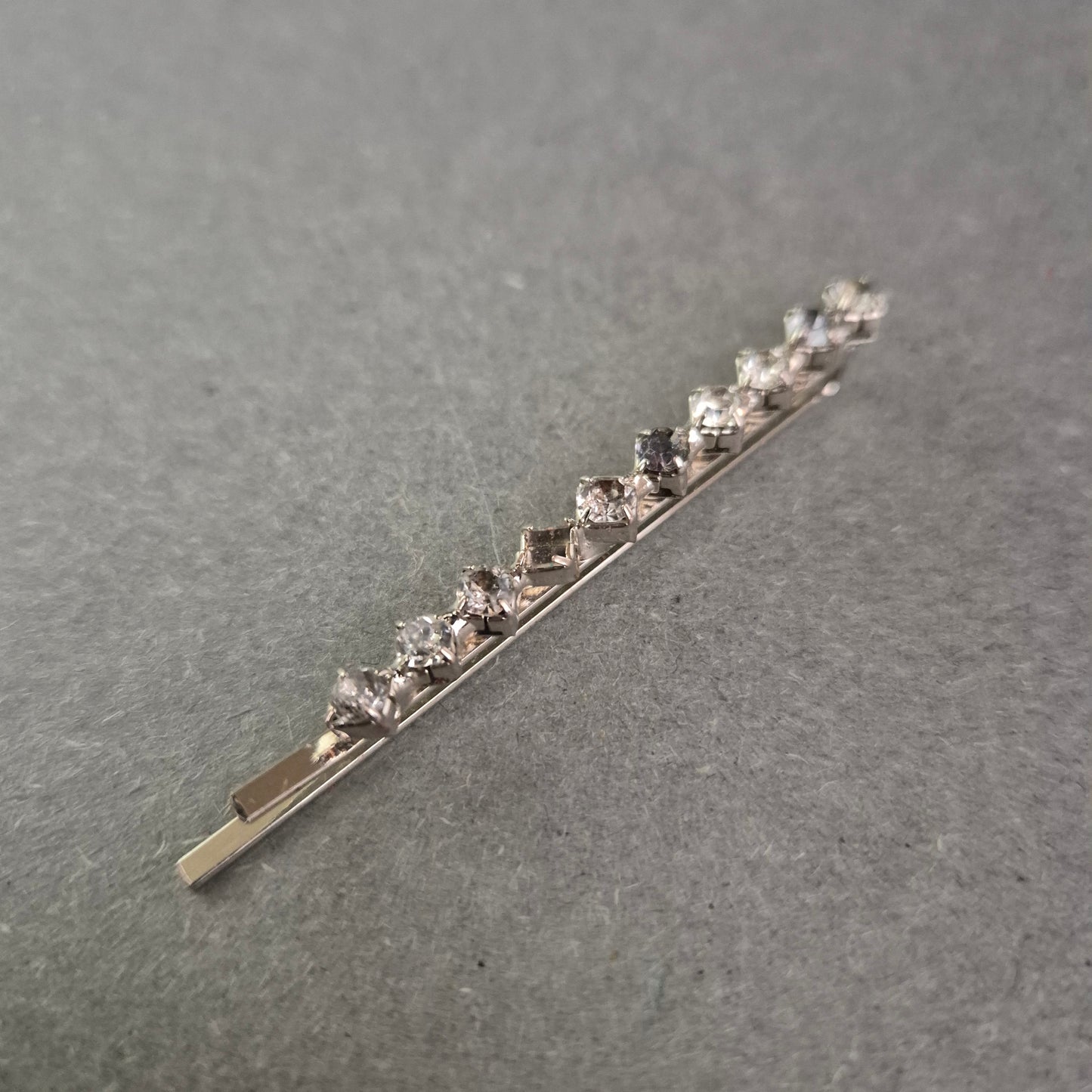 Haarspange mit Strasssteinen – Glänzendes Accessoire im Zickzack-Design