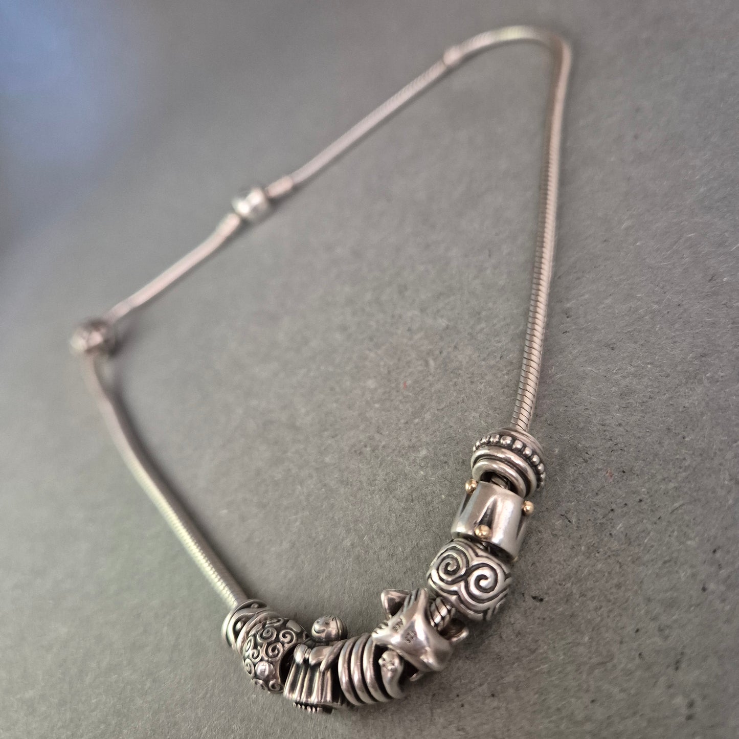 Pandora Silberarmband mit Charms – 61 g Statement-Schmuckstück