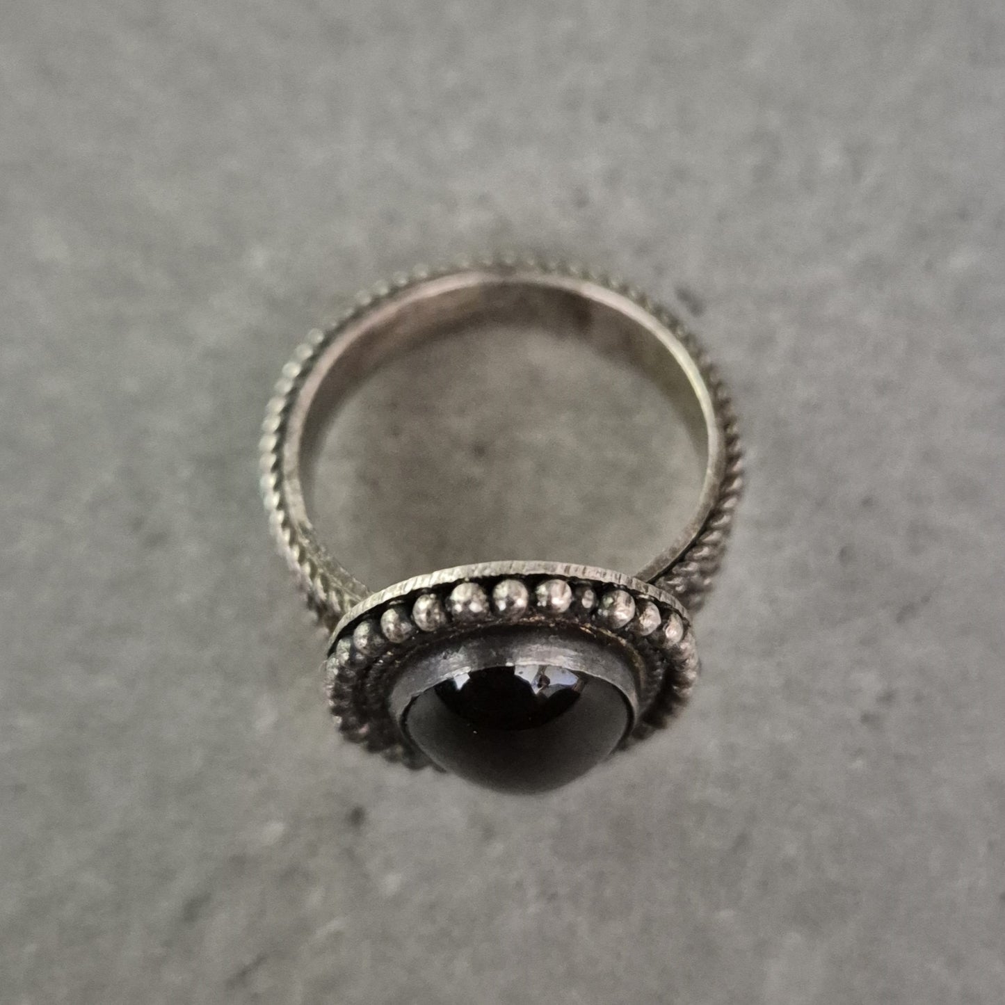 925er Silberring mit Onyx-Cabochon – Orientalischer Ethno-Stil