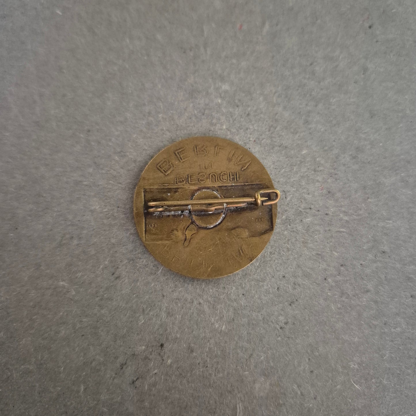 Messing-Anstecker „Reichstag Berlin“ – Historisches Souvenir