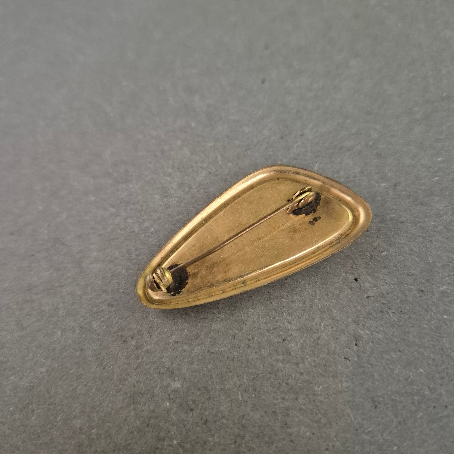 Vintage Brosche mit Perlmutt – Geometrisches Design in Goldoptik