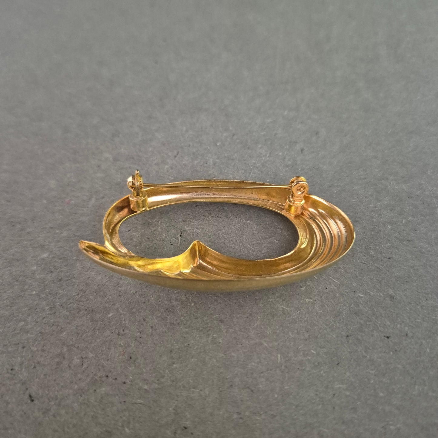 Vintage Brosche in Goldoptik – Schwungvolles Design der 80er