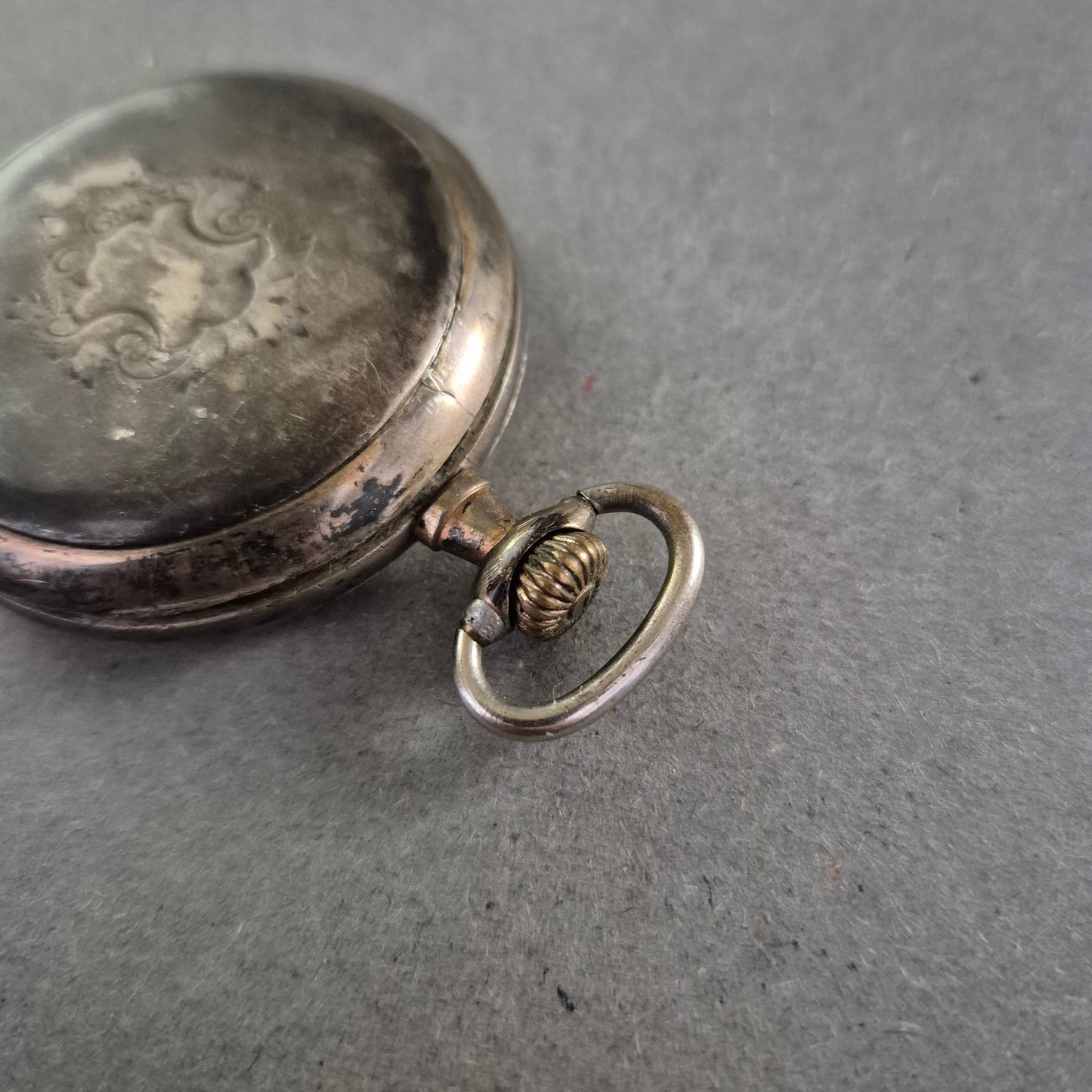 Antike Taschenuhr aus 800er Silber – Handaufzug & 15 Rubine