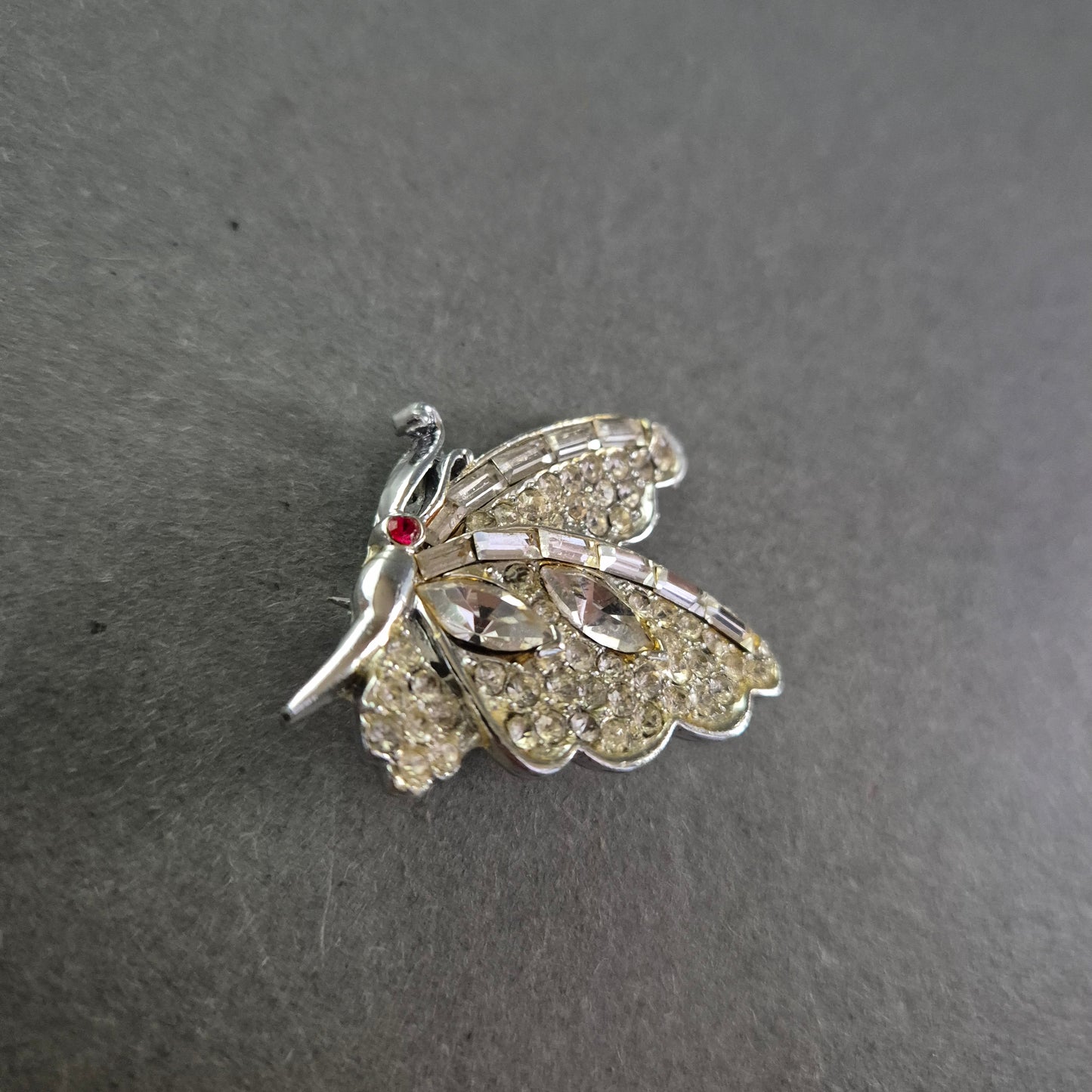Glitzernde Vintage-Brosche Schmetterling – Silberfarben mit Strass