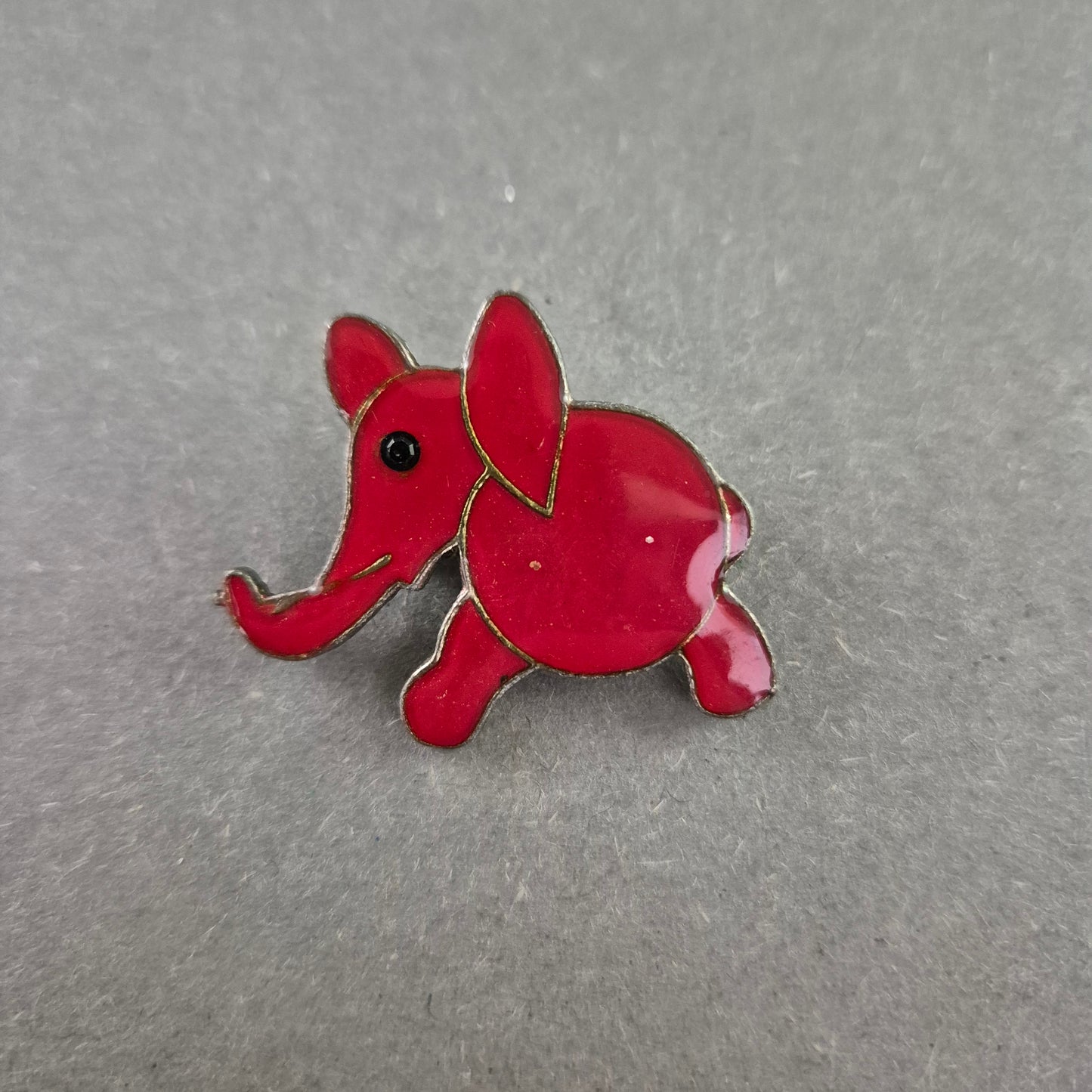 Bunte Emaille-Brosche „Roter Elefant“ – Verspielter Tiermotiv-Pin