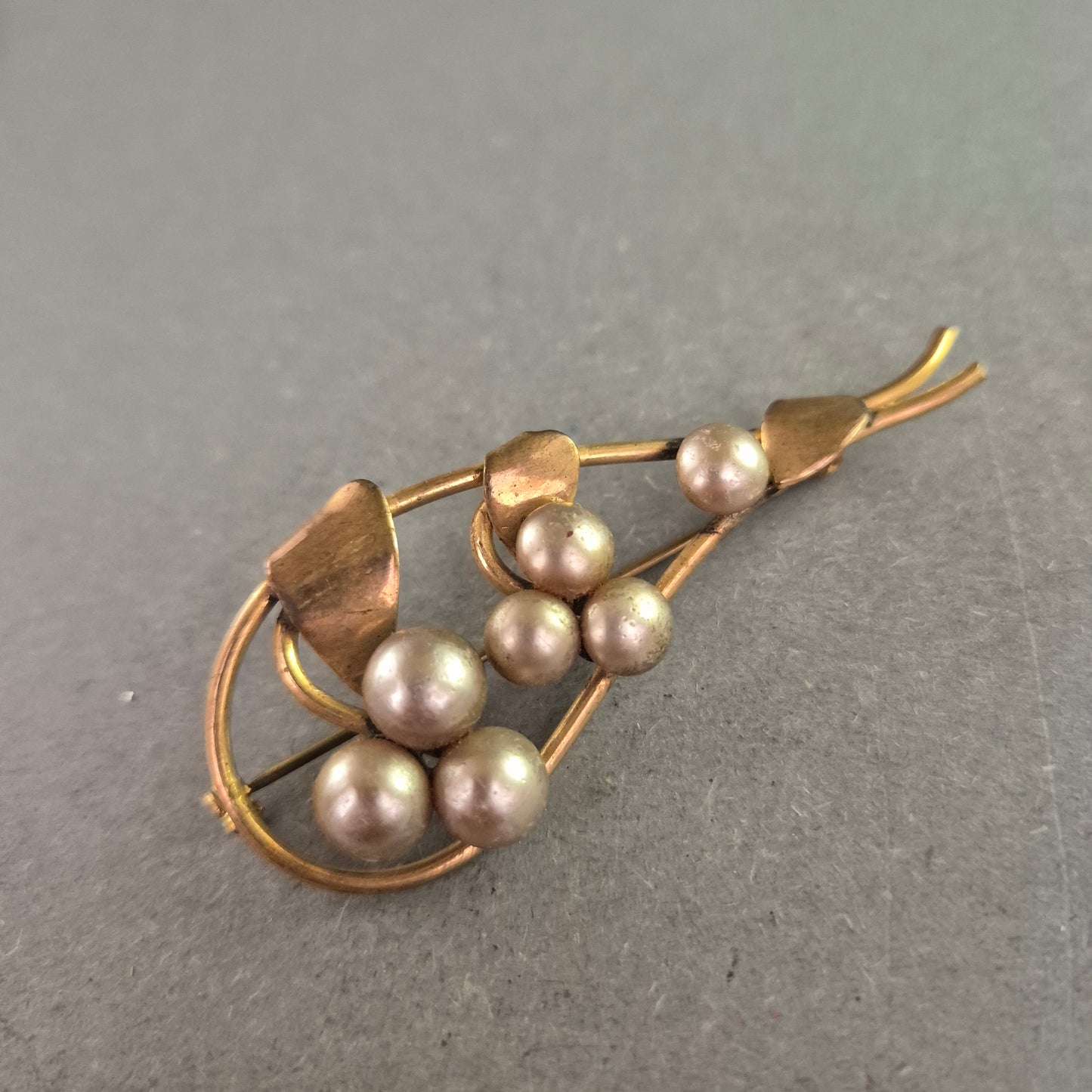 Vintage Brosche im floralen Design – Goldton mit Perlenbesatz